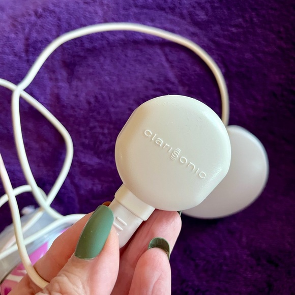 Clarisonic Mia 2 facial cleansing device - Picture 4 of 5